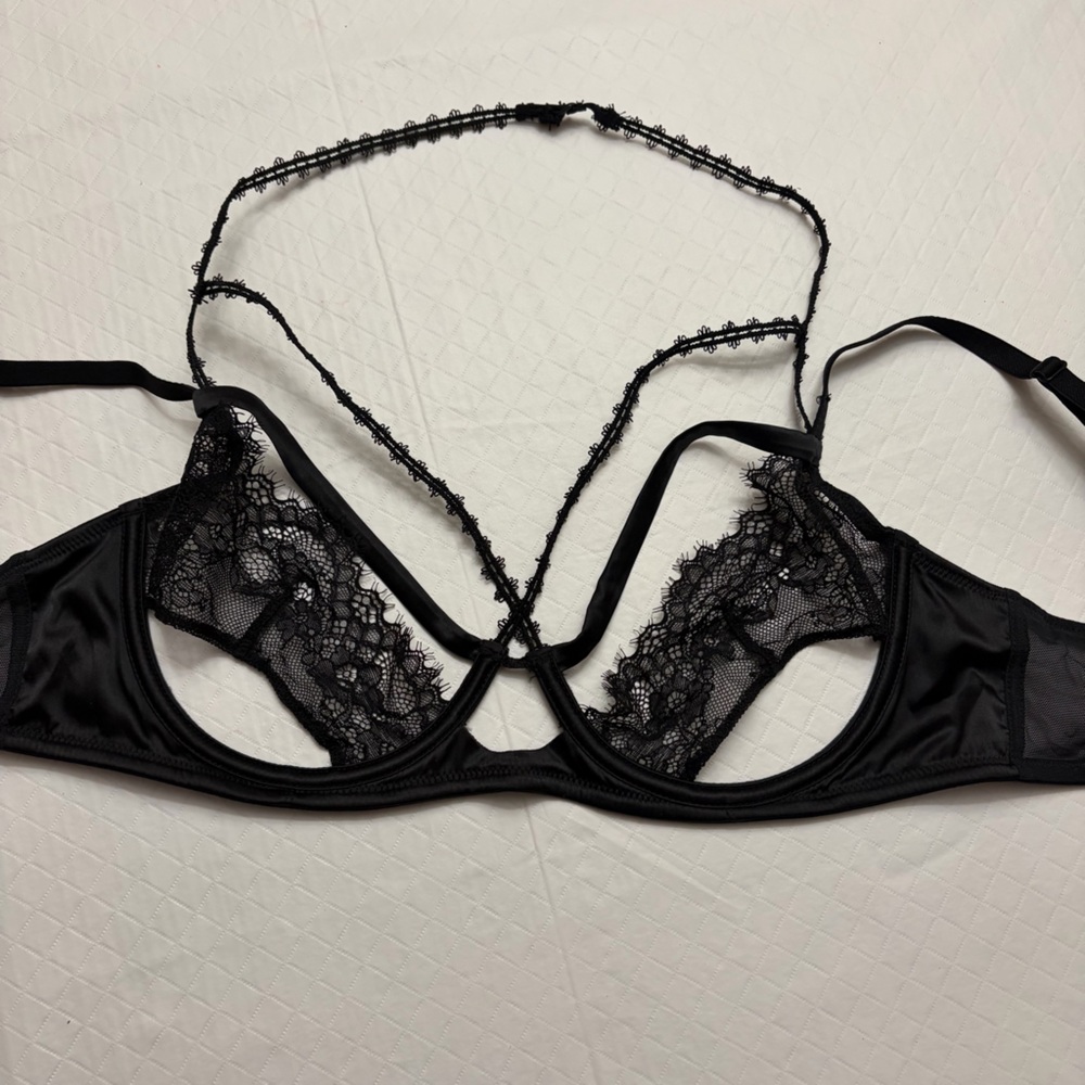 La Senza black lace lingerie bra size‎ L